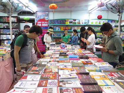 Trường CĐ Kinh tế-tài chính Thái Nguyên hưởng ứng ngày sách Việt Nam 21-4